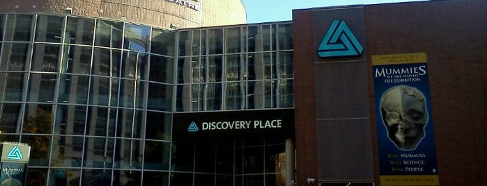 IMAX Dome Theater at Discovery Place is one of Locais curtidos por Chris.