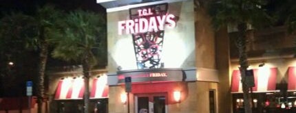 TGI Fridays is one of สถานที่ที่ Tall ถูกใจ.