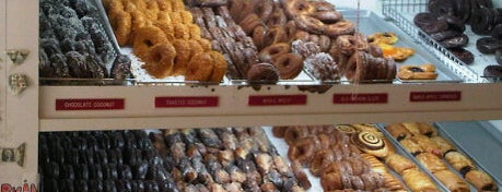Peter Pan Donut & Pastry Shop is one of Greenpoint.