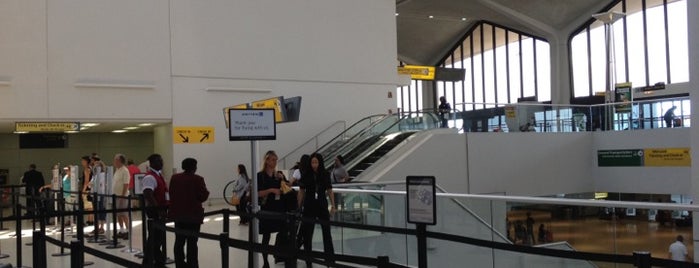 TSA Security Checkpoint C3 is one of Lugares guardados de william.