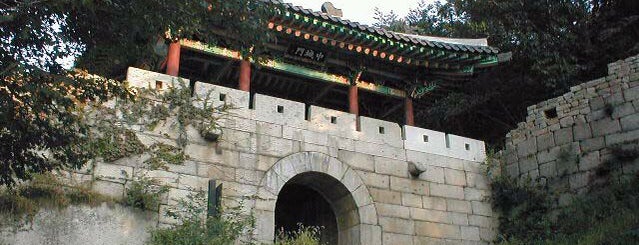 Jungseongmun is one of Bukhansanseong Hike.