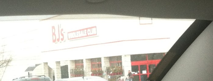BJ's Wholesale Club is one of สถานที่ที่ MaryBeth ถูกใจ.