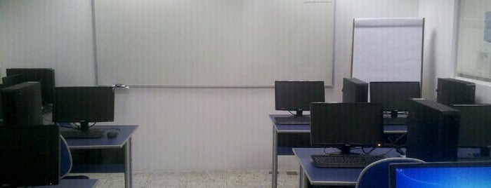 Intellecta - Centro De Estudos Avançados is one of Hackerspaces.