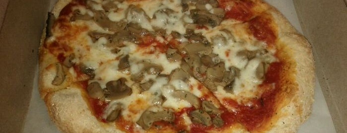 Pizza Delia is one of Lugares favoritos de Pavel.