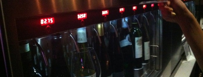 VINI Wine Bar is one of Orte, die Dustin gefallen.