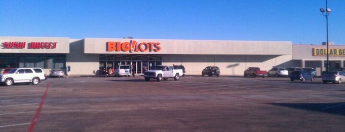 Big Lots is one of Ritaさんのお気に入りスポット.