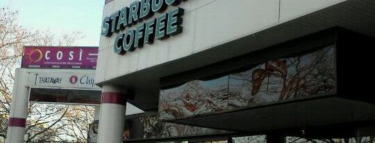 Starbucks is one of สถานที่ที่ Lily ถูกใจ.