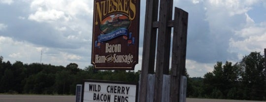 Nueske's Applewood Smoked Meats is one of Lugares favoritos de Andrew.