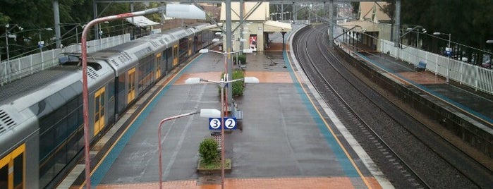 Platforms 2 & 3 is one of Sydney Trains (K to T).