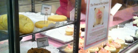 Magnolia Bakery is one of Must Visit Tourist Spots!.