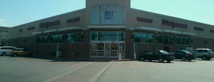 Walgreens is one of สถานที่ที่ Josh ถูกใจ.