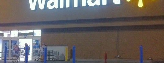 Walmart Supercenter is one of Lieux qui ont plu à Roger.