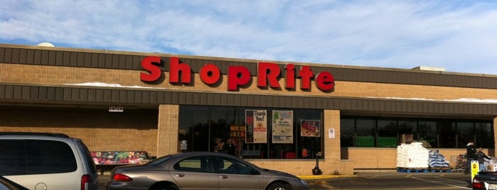 ShopRite is one of Lugares favoritos de Lizzie.