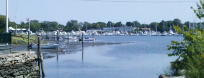 Wickford Harbor is one of Lugares favoritos de Tamara.