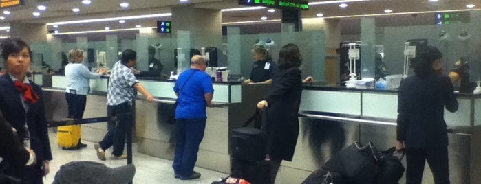 Canada Customs is one of Posti che sono piaciuti a Michael.