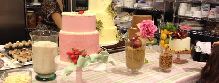 Sugar Flower Cake Shop is one of The Fashion District List by Urban Compass.