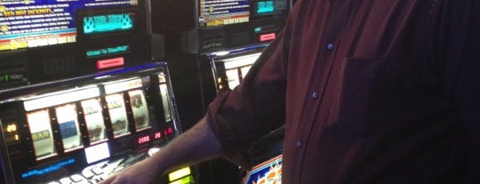 Stonewolf Casino is one of Lugares favoritos de Rob.