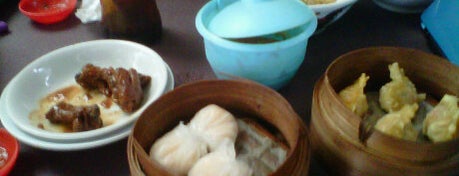 Warung Tenda Dimsum & Lomie Bakmie 7 is one of My favourite places to eat.