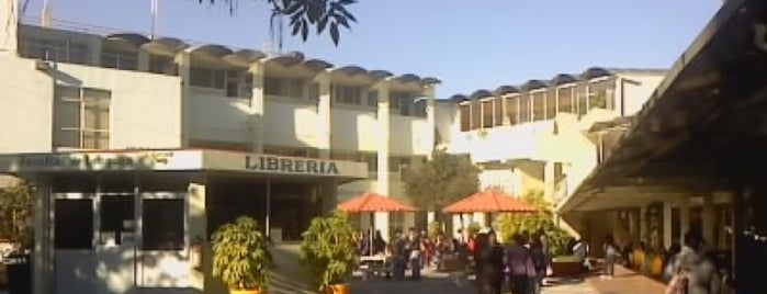 Facultad de Lenguas is one of Lugares favoritos de Juan.
