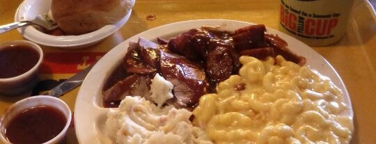 Dickey's BBQ Pit is one of Lugares favoritos de Angela.