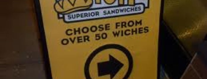 Which Wich? Superior Sandwiches is one of Tempat yang Disukai Kendra.