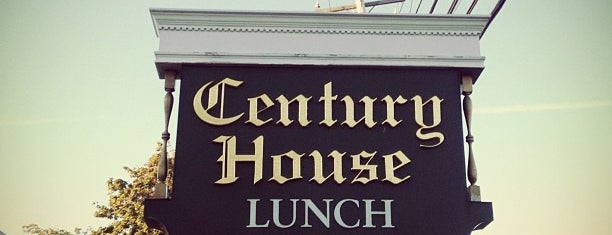 Century House is one of Tempat yang Disukai Vicki.