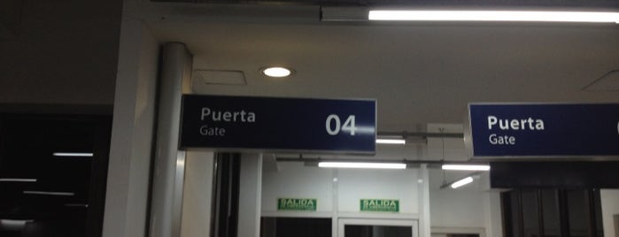 Puerta 4 is one of Alejandro'nun Beğendiği Mekanlar.