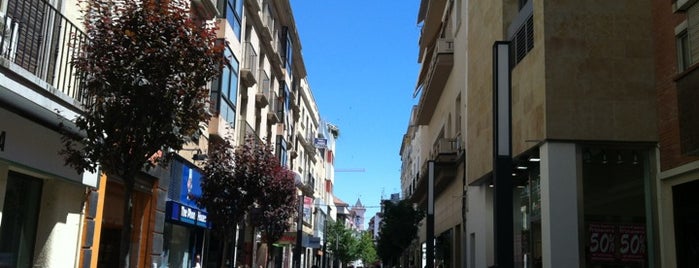 Calle Menacho is one of Lugares favoritos de Jota.