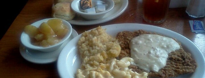 Cracker Barrel Old Country Store is one of Tallさんのお気に入りスポット.