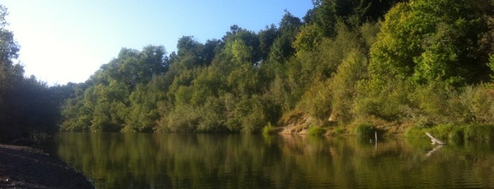 Russian River is one of Lugares favoritos de Jade.