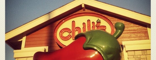 Chili's Grill & Bar is one of Tempat yang Disukai Red & Brown.