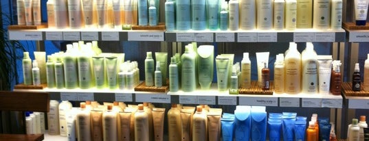 Aveda Experience Center is one of Vicky 님이 좋아한 장소.