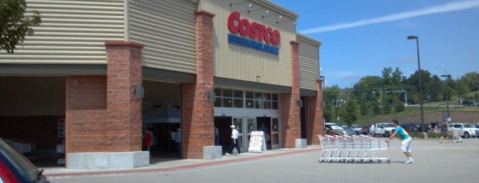 Costco is one of Tempat yang Disukai Charles.