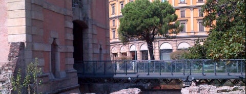 Porta Galliera is one of Visitare Bologna.