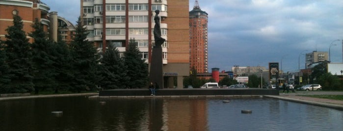 Пам'ятник Лесі Українці is one of Orte, die Viktor gefallen.