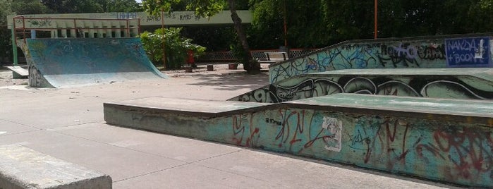 aurora skate park is one of comidas..