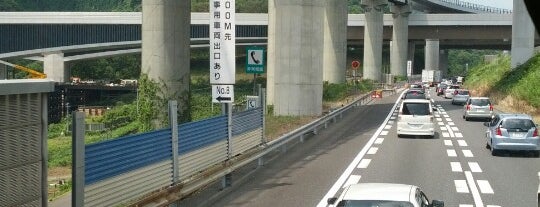 Hachioji JCT is one of 首都圏中央連絡自動車道.