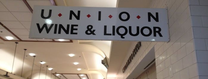 Union Wine & Liquor is one of สถานที่ที่ Nicole ถูกใจ.