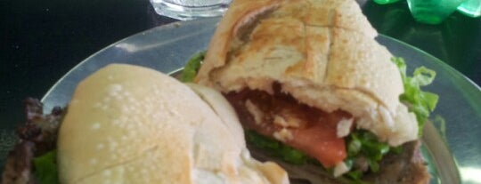 El 10 Gran Sandwichería is one of A comer!.