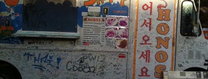 Hono's Shrimp Truck is one of Honolulu 🏄🏾🏖🌋.