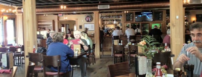 Armor Inn Tap Room is one of Lugares favoritos de Erin.