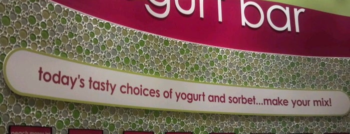 Menchies Frozen Yogurt is one of Lieux qui ont plu à David.