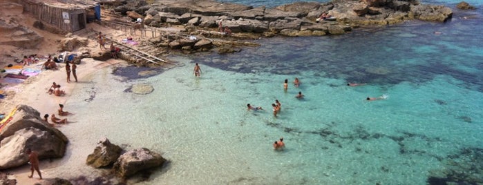 Caló des Mort is one of Ibiza y Formentera.