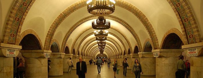 Station Zoloti Worota is one of Київський метрополітен.