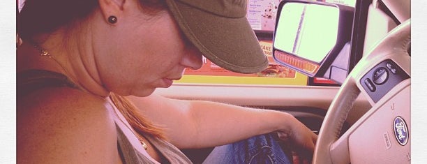 SONIC Drive In is one of Lugares favoritos de Sheila.