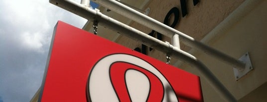 lululemon athletica is one of Justinさんのお気に入りスポット.