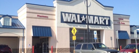 Walmart Supercenter is one of Tempat yang Disukai Edgardo.
