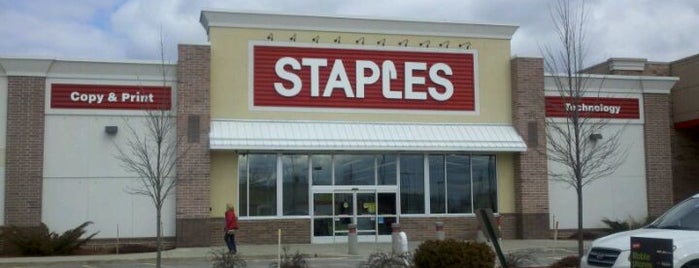 Staples is one of Lugares favoritos de Joe.
