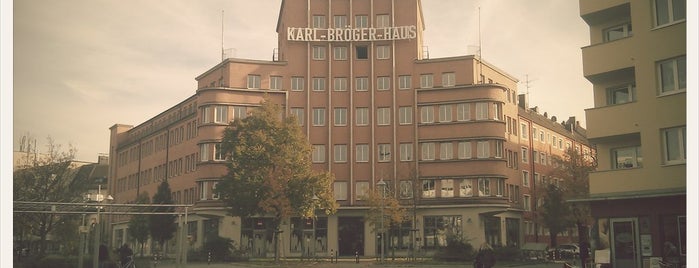 Karl-Bröger-Zentrum is one of Südstadt Nürnberg, Deutschland.