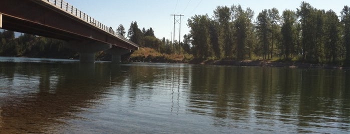 Flathead River is one of mt.